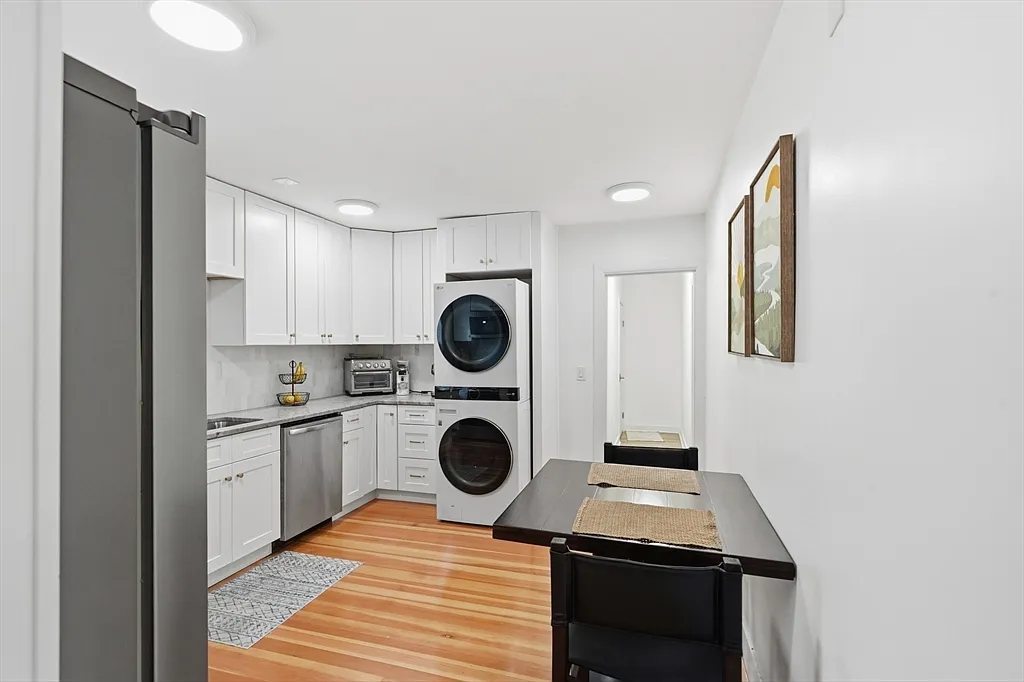 2 bed, 1.0 bath, 1194 sqft, $3,000 — Photo 4