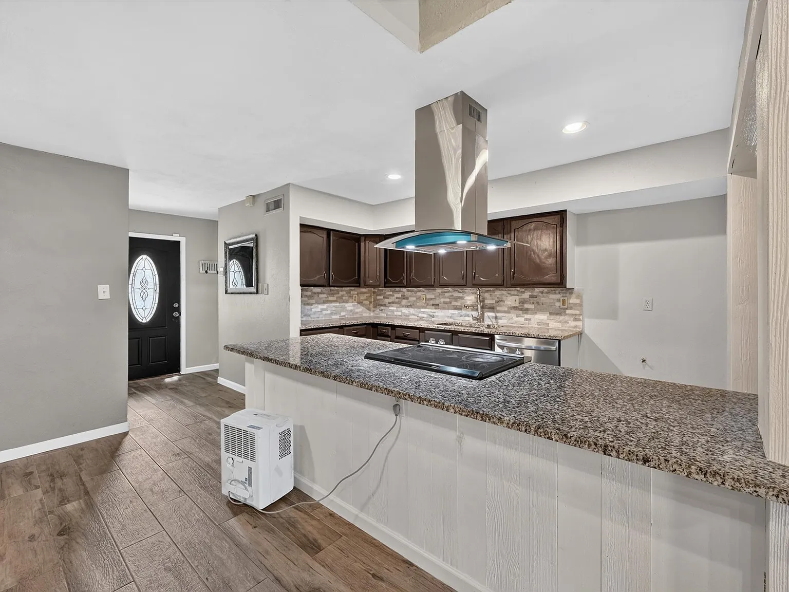 3 bed, 1553 sqft, $1,900 — Photo 1