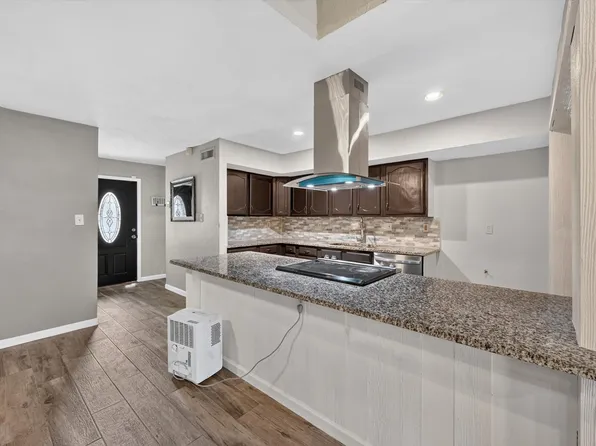 704 Levelland Dr, Arlington, TX 76017