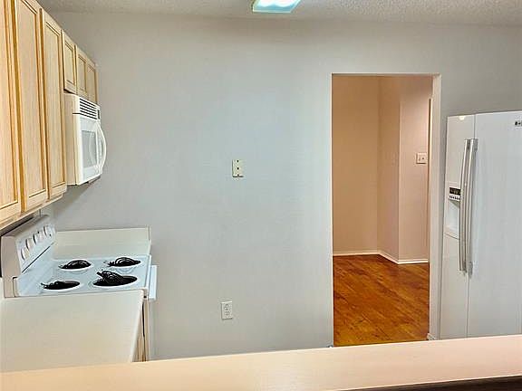 4th image of 9117 Delano Ct