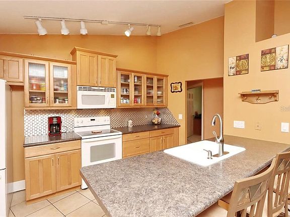 3rd image of 2423 Falcon Ln