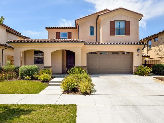 3rd image of 525 Bloomfield Pl