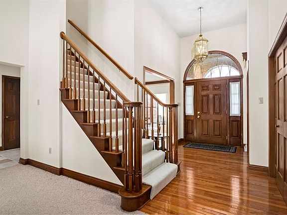 2nd image of 607 Redwood Ct