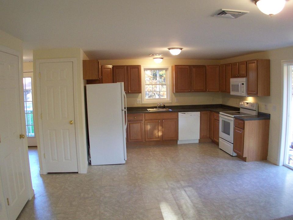 Large Spacious Kitchen