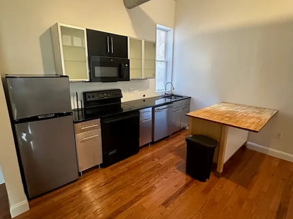 249 S 10th St #2F, Philadelphia, PA 19107