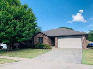 4138 S Parkhill Ct, Springfield, MO 65807