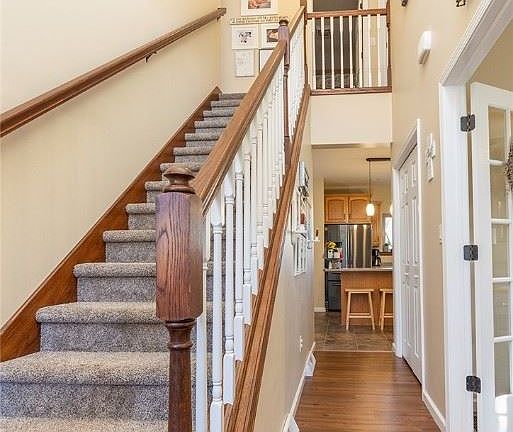 4th image of 307 Stone Crest Dr