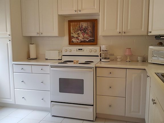 3rd image of 8060 E Broadway Blvd #E103