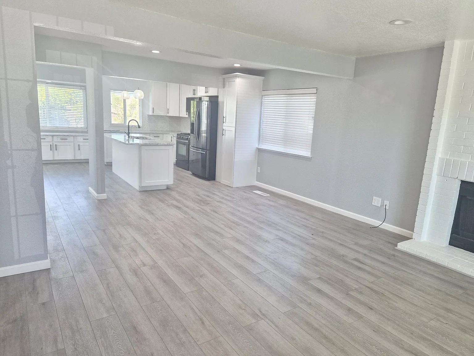 4 bed, 2.5 bath, 1748 sqft, $3,900 — Photo 4