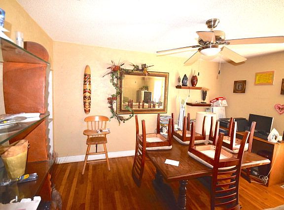 3rd image of 2708 Windsor Dr