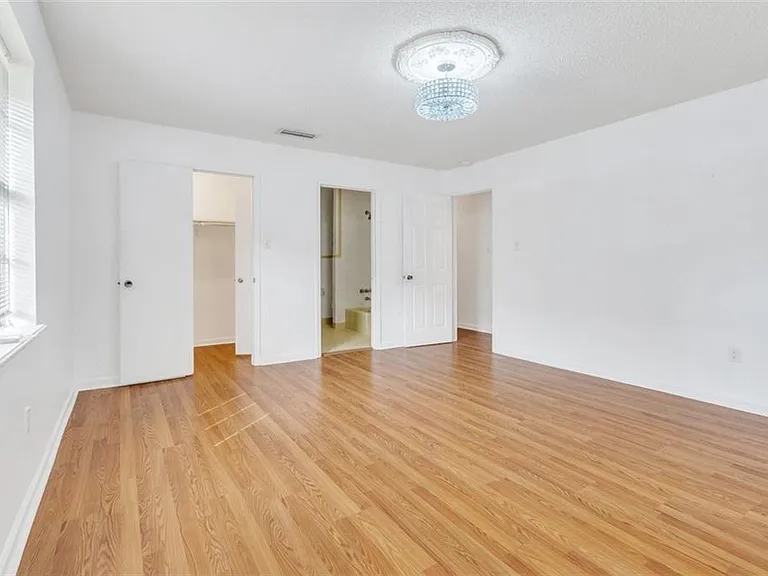 1424 Carrollton Ave — Photo 5