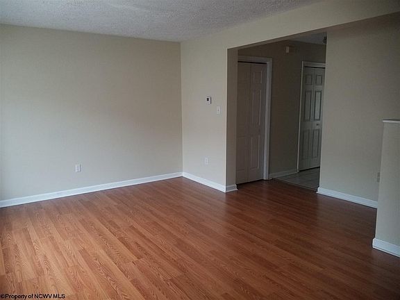 3rd image of 910 Ashton Pl