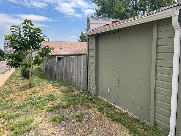 4895 Beach Ct — Photo 31