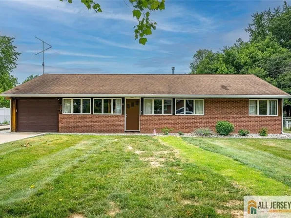 21 Tyndall Rd, Kendall Park, NJ 08824