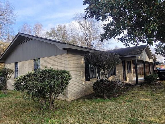 3rd image of 111 N Walker Cir