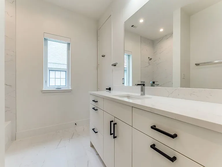 4200 University Blvd — Photo 24