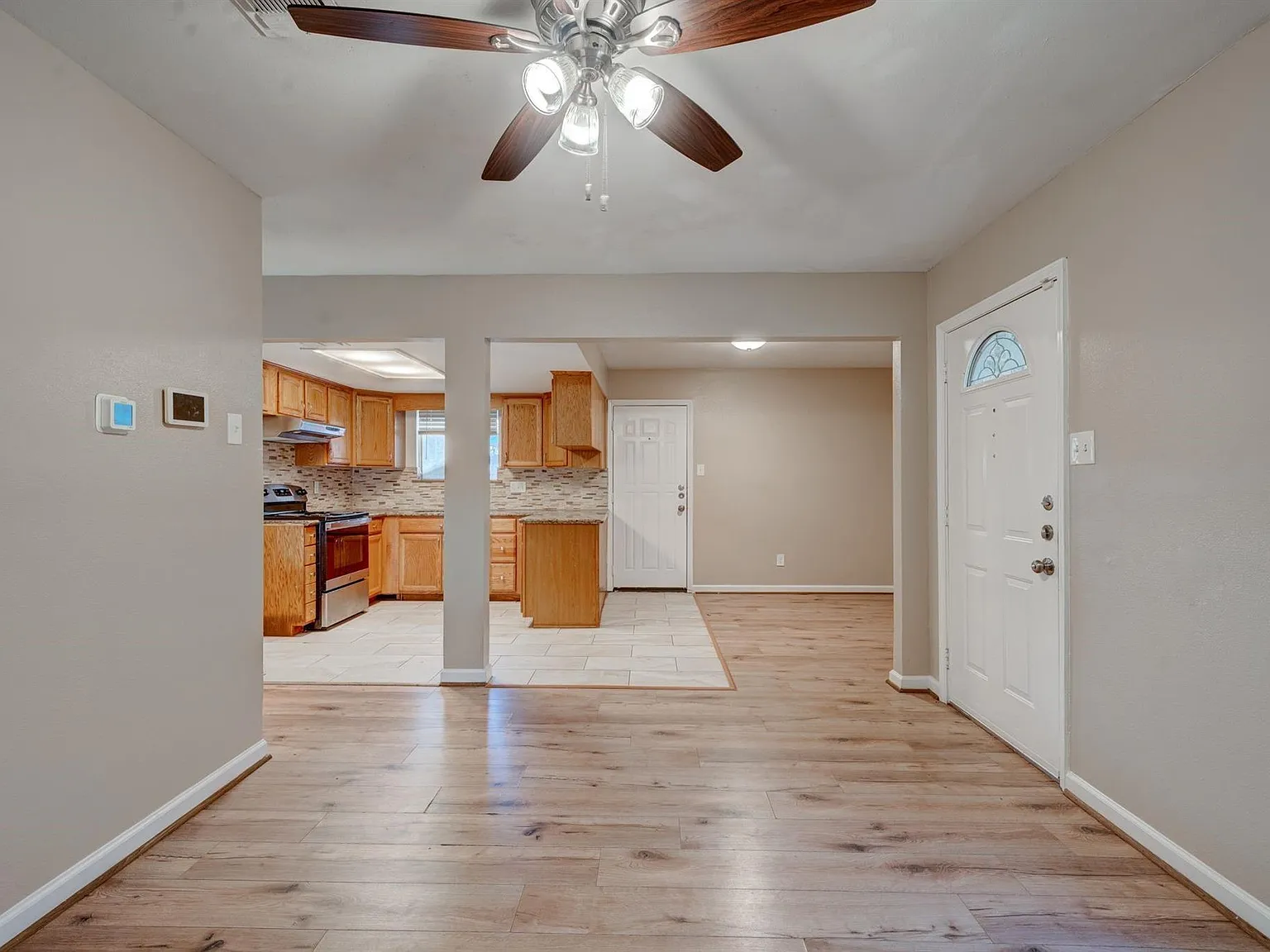 3 bed, 1.5 bath, 994 sqft, $1,650 — Photo 4