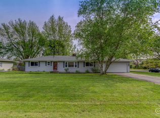 208 Alfred Dr, Sycamore, IL 60178