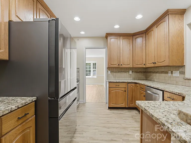 9437 Fairmead Dr — Photo 30