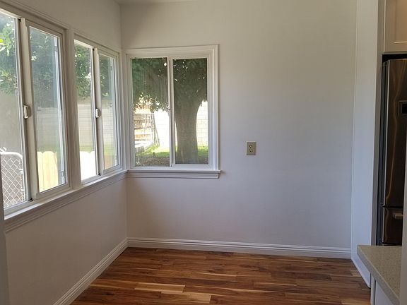 5th image of 9327 Rose St