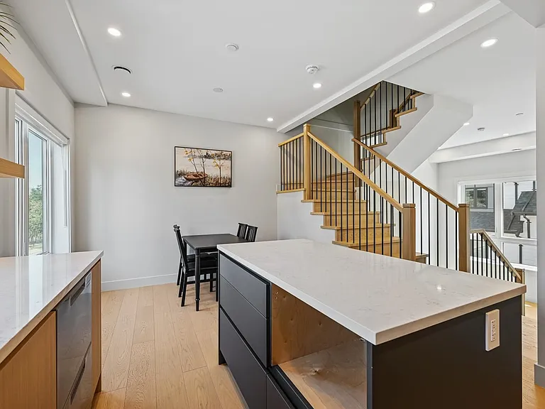 3410 Knight St — Photo 4