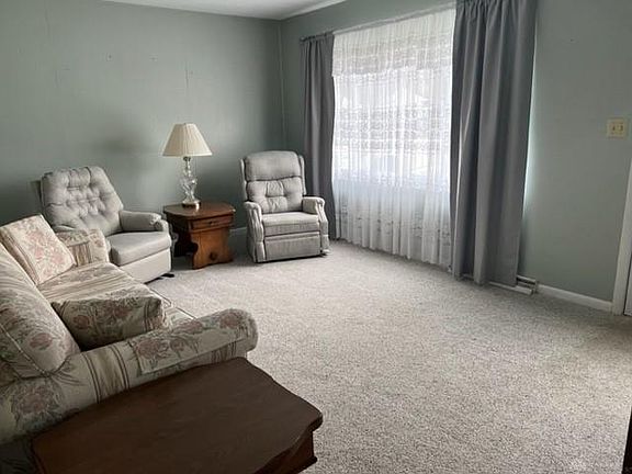 4th image of 212 Blosser St