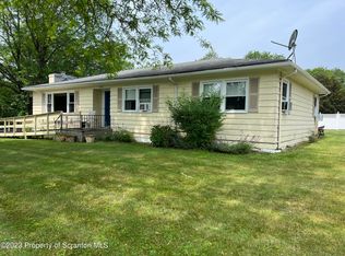 101 Carteret Dr, Clarks Summit, PA 18411