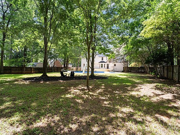 3rd image of 2330 Raven Dr