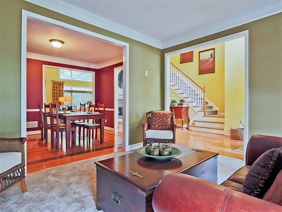 4th image of 1136 Queensgate Dr SE