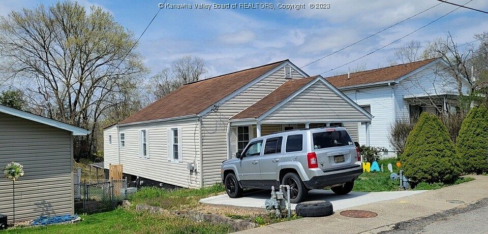 1st image of 927 Meadow Dr