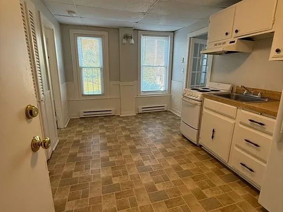 5th image of 21 Essex St APT 1