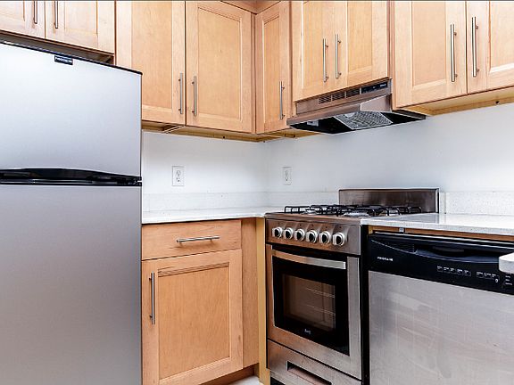 5th image of 98 Sackett St #1