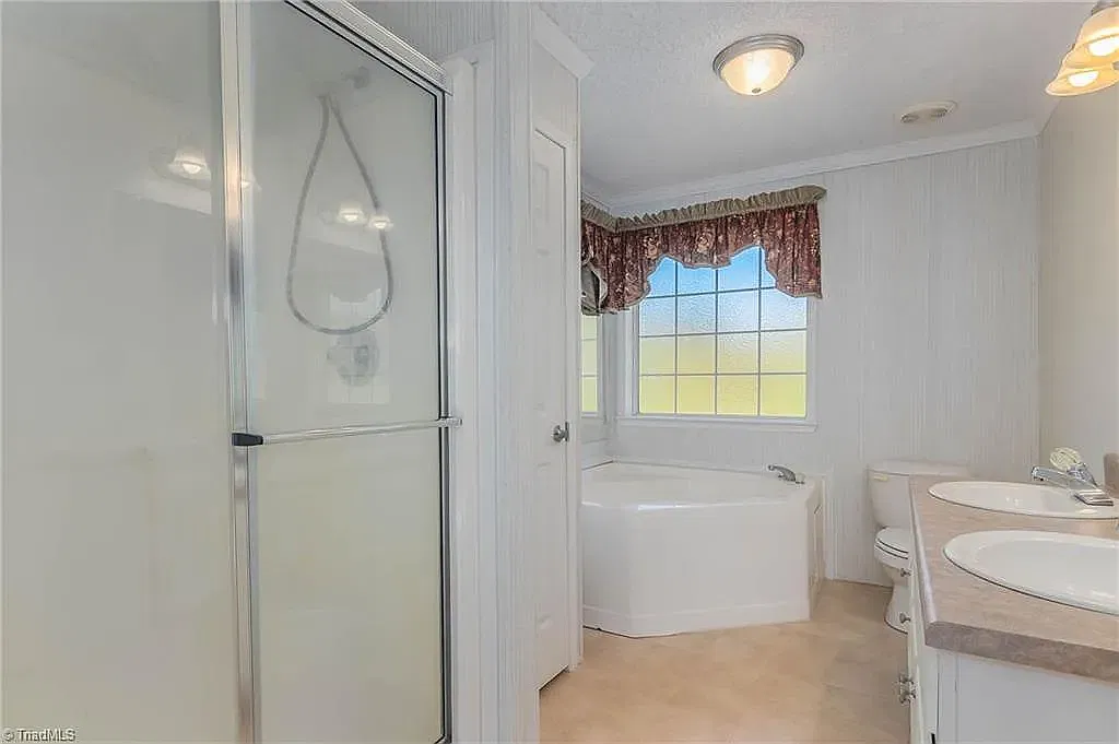 5 bed, 1500 sqft, $1,550 — Photo 1