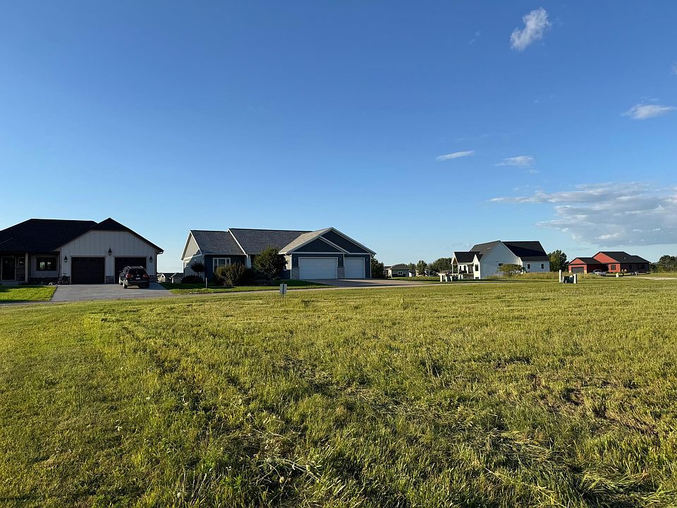2nd image of 200 Winged Foot Cir