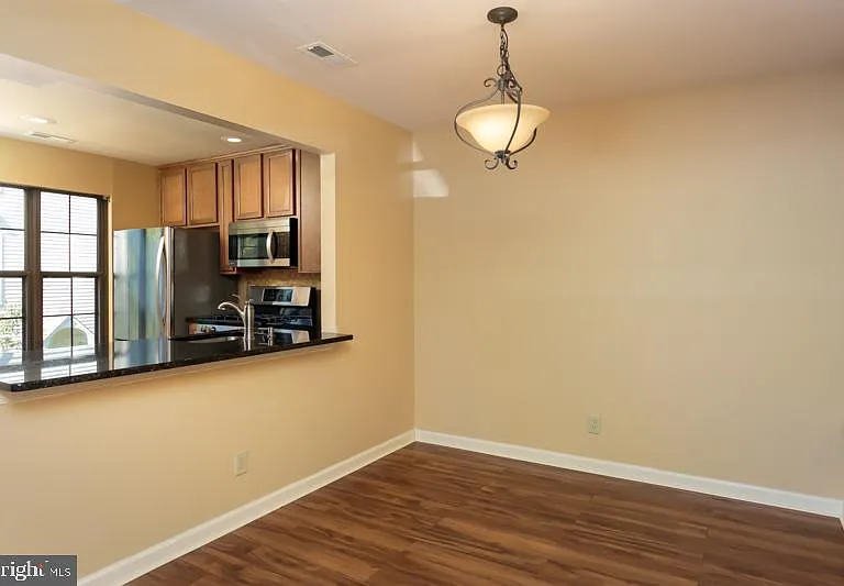 140B Bradford Ct #B — Photo 9
