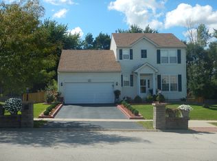 701 Briarcliff Dr, Minooka, IL 60447