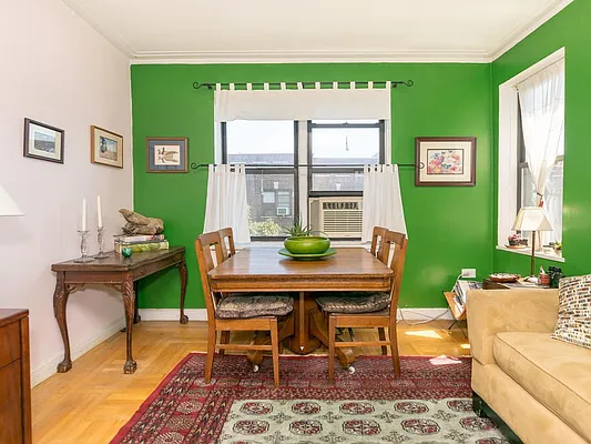 Sold by Re/Max In The City | media 3