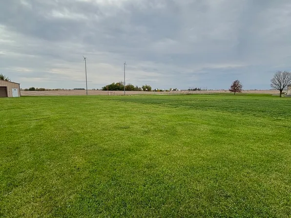 946 N 33rd Rd, Utica, IL 61373