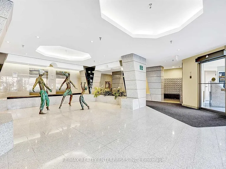 2466 Eglinton Ave E #LPH8 — Photo 4