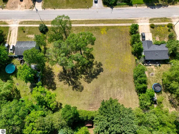 Mack Ave, Kingsley, MI 49649