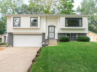 5308 Pine Grove Dr NE, Cedar Rapids, IA 52402