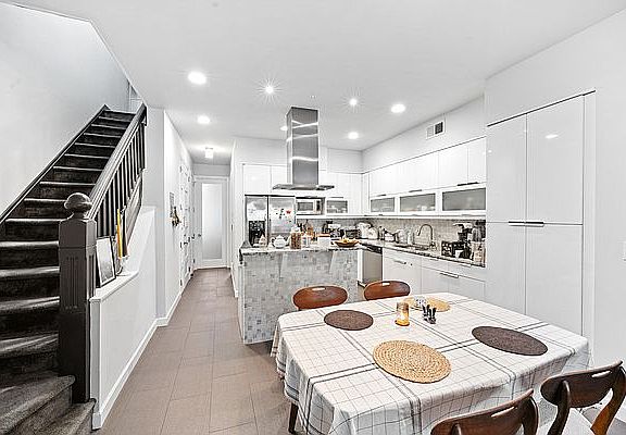 4th image of 144 W 95th St APT 2