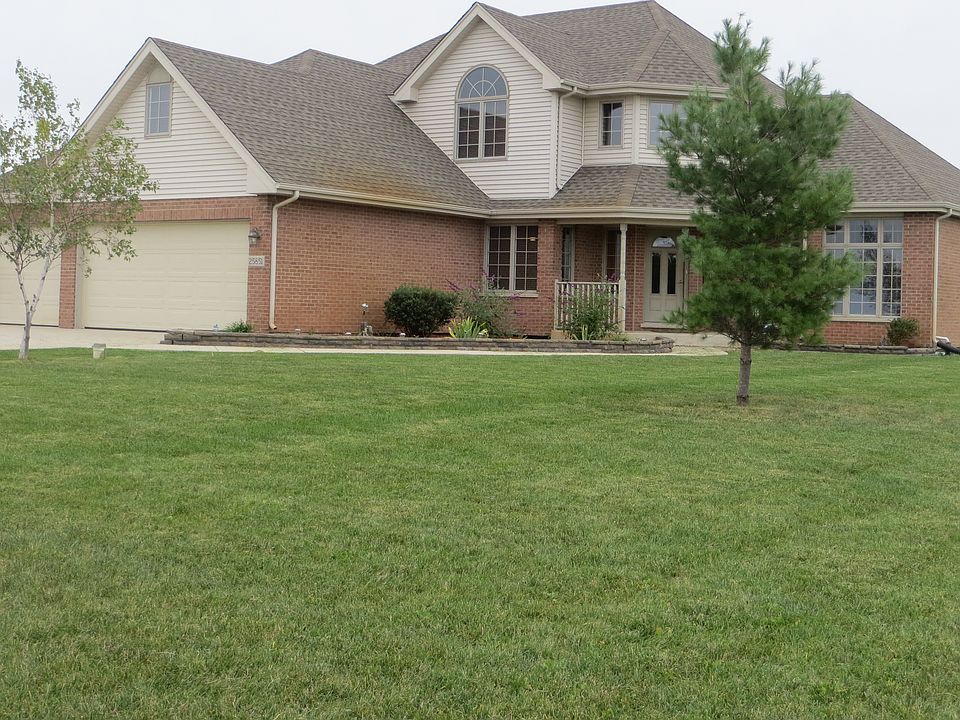 Great 4 bedroom home with bonus room
