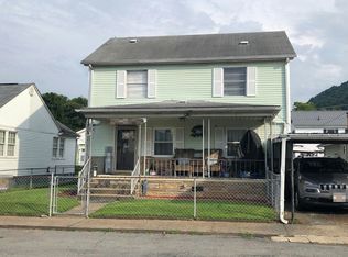 80 B St, Montgomery, WV 25136