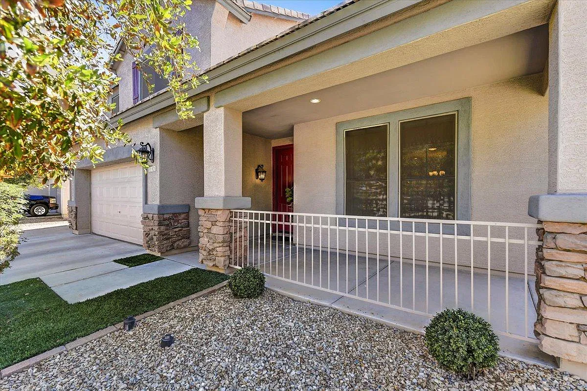 1821 E Beautiful Ln — Photo 4