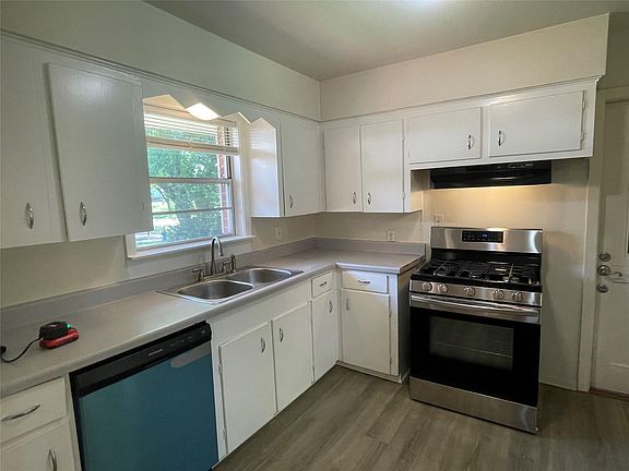 2nd image of 5042 Grape St