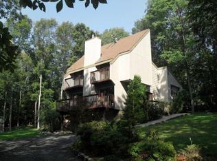 4 Overlook Ct, Newton, NJ 07860