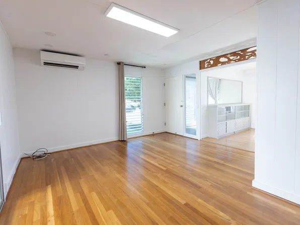 3360 Pakanu St, Honolulu, HI 96822