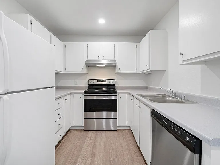 2085 Highview Ct — Photo 5