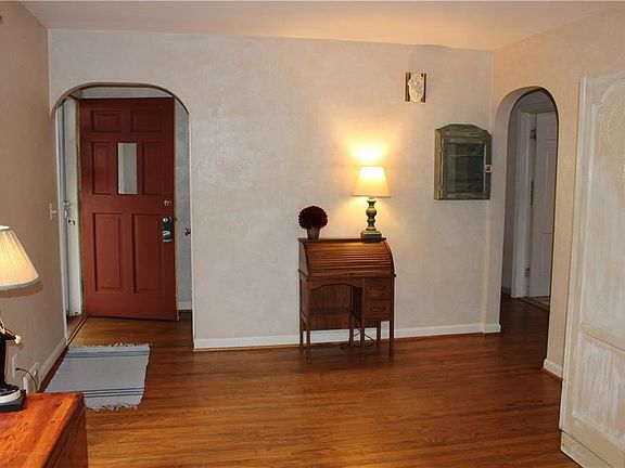 5th image of 28 Briggs Ave